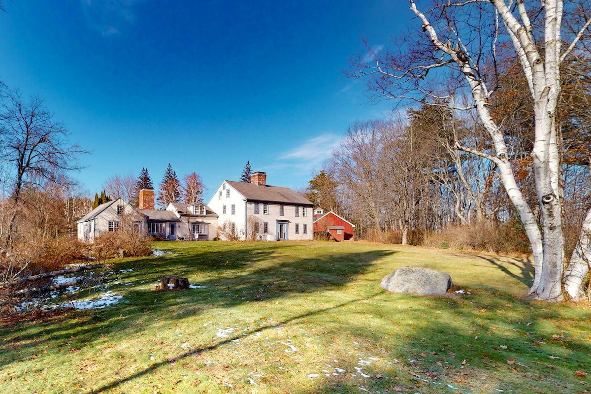 6BR dog-friendly historic acreage with orchard