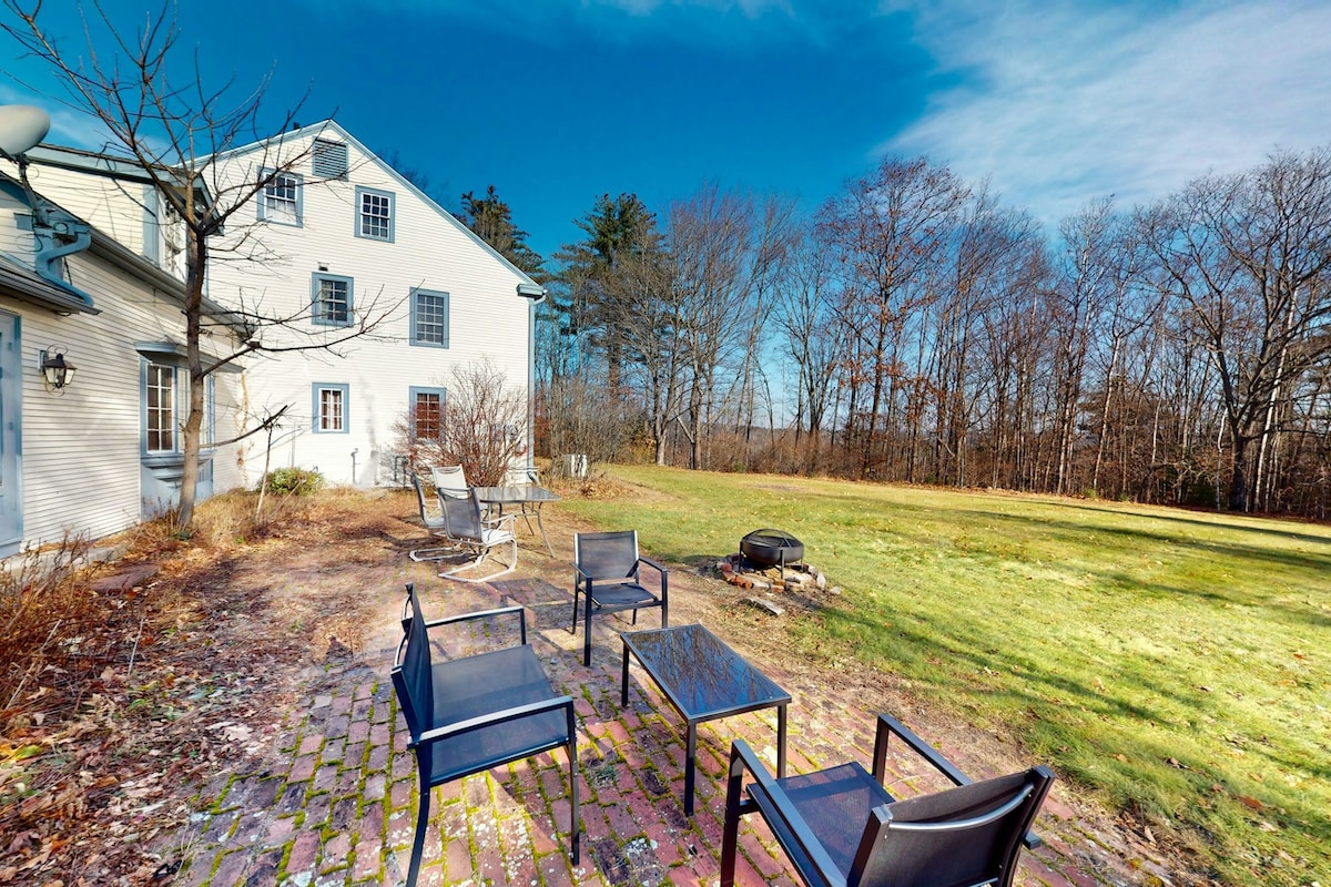 6BR dog-friendly historic acreage with orchard
