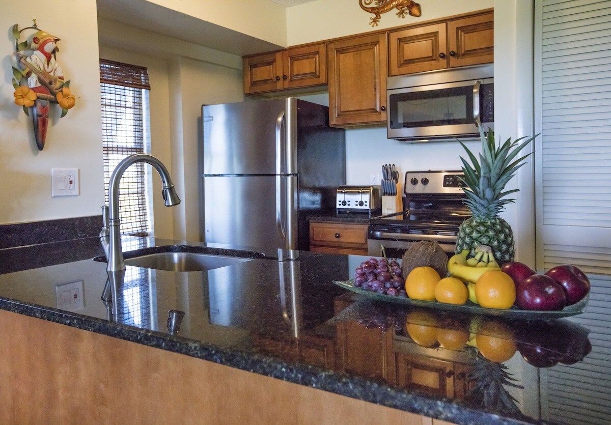3 Units w/ Full Kitchens Perfect for Groups! Pool!