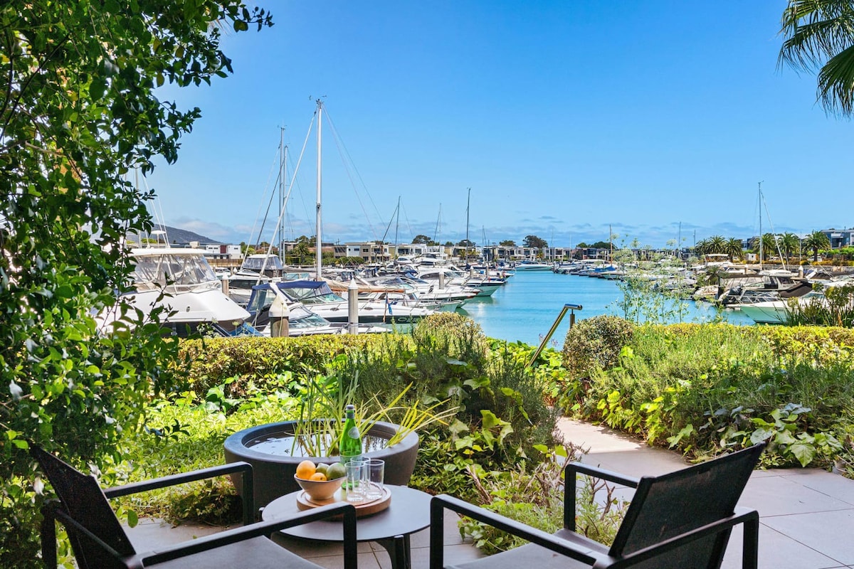 Martha's Retreat | Waterfront Luxury