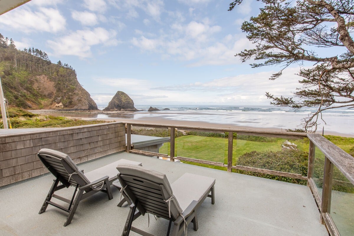 Beachfront Property, Pet Friendly, Multiple Decks