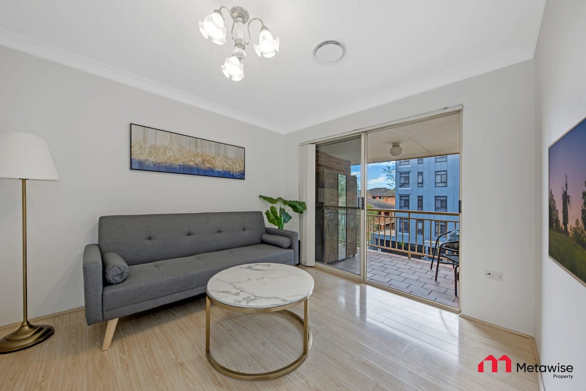 MetaWise / Parramatta Chic and Comfortable Two Bed