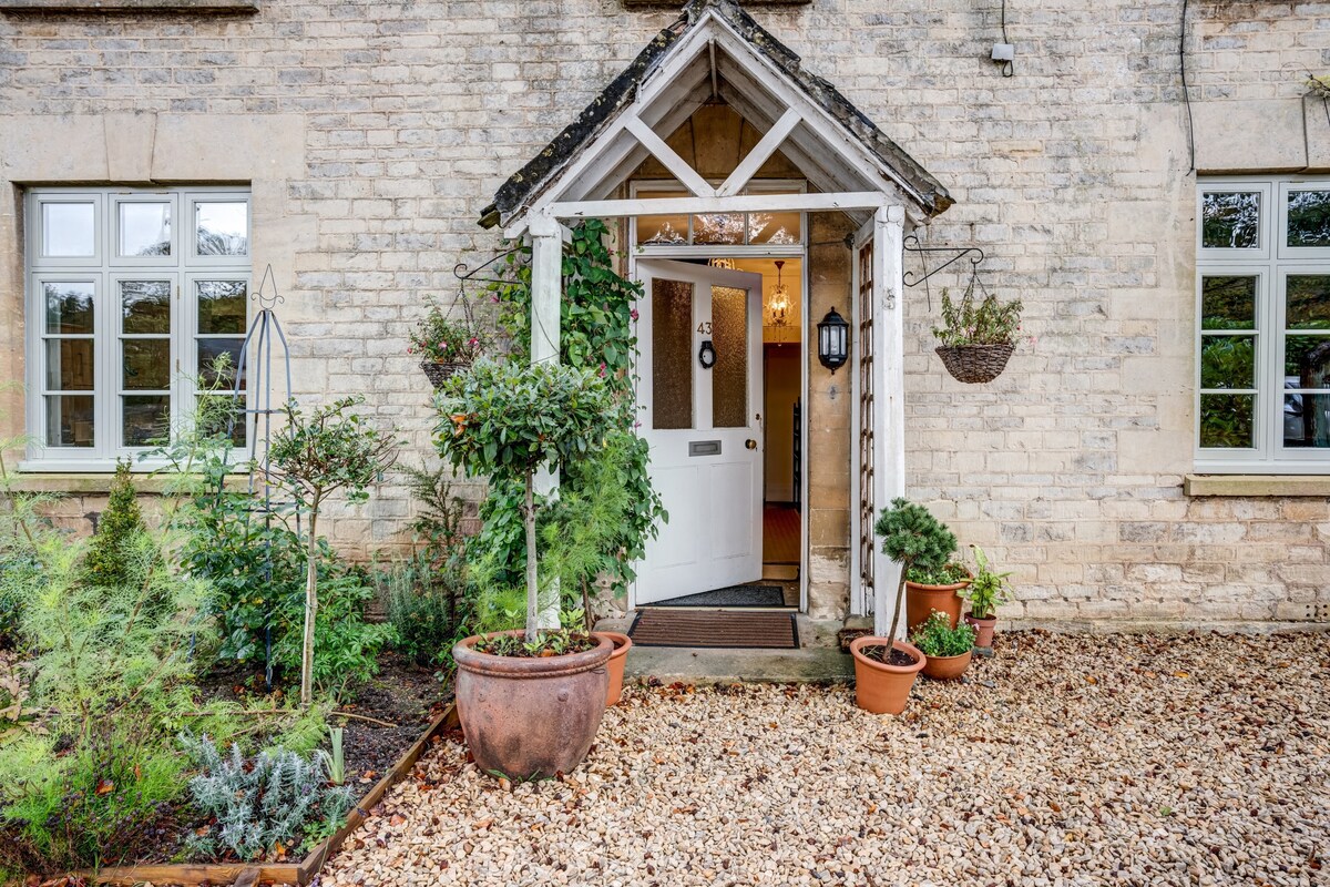 Farmhouse style cottage near Cotswolds and Oxford