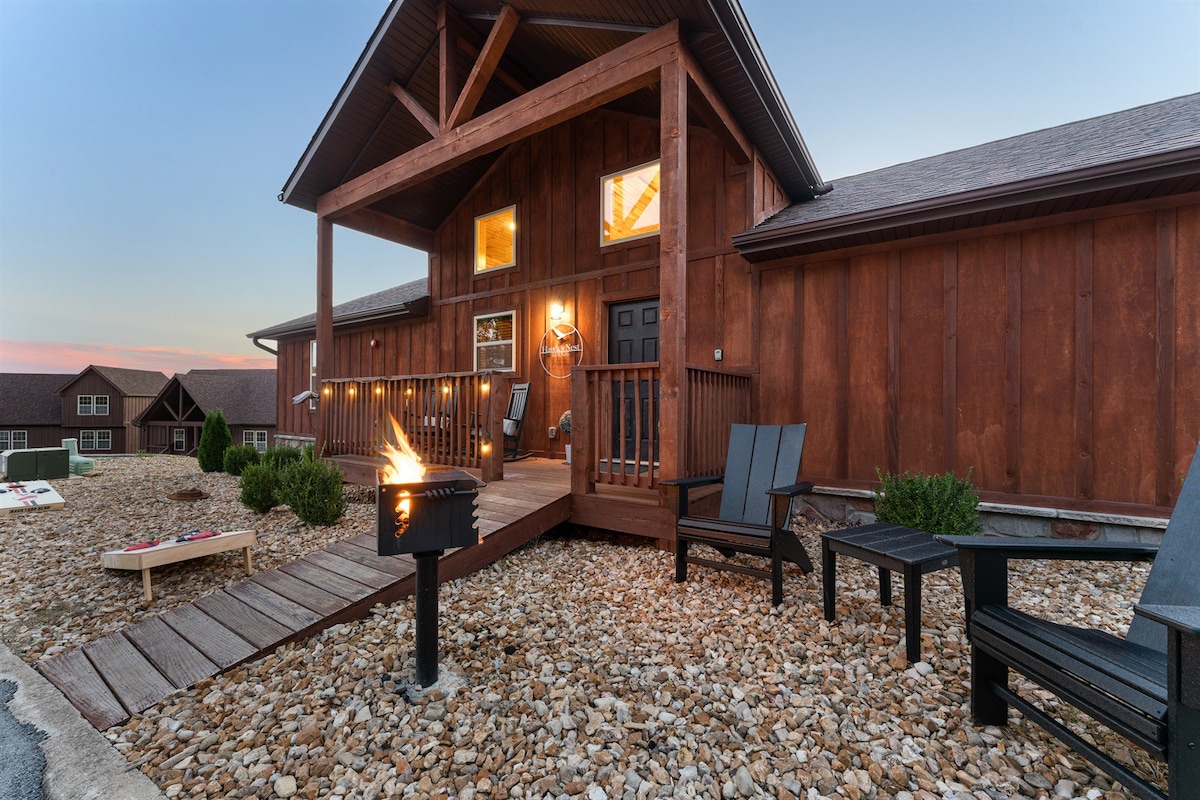 Lux Romance w/ Private Hot Tub & Outdoor Fireplace