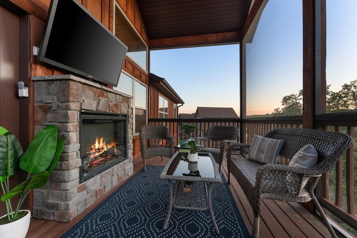 Lux Romance w/ Private Hot Tub & Outdoor Fireplace