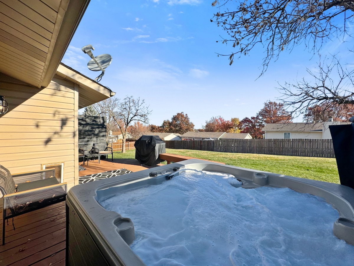 St. Peters | Family-Friendly | W/Hot Tub | Game RM