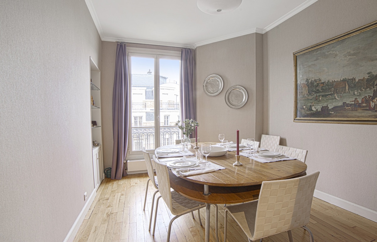 Elegant flat in the 16th arrondissement of Paris