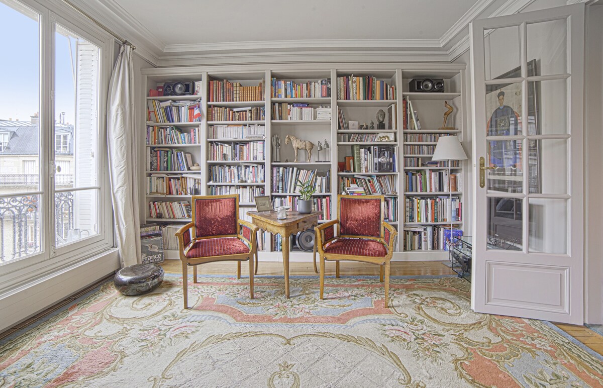 Elegant flat in the 16th arrondissement of Paris