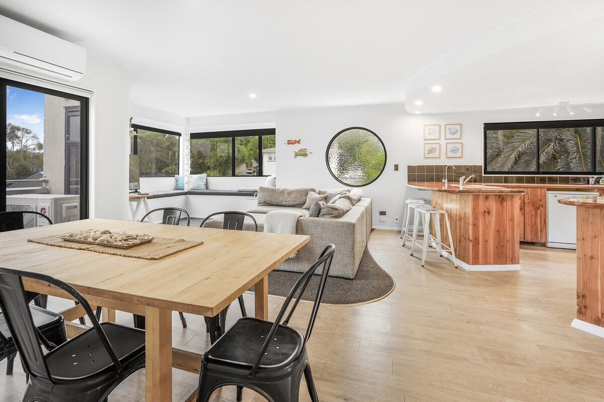 The Boat House - Raglan Holiday Home