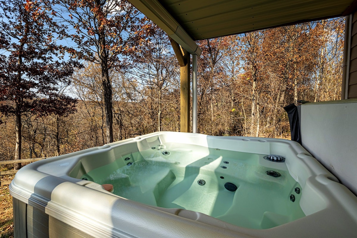 Hot Tub Overlooking Sunset Ridge | Sleeps 6