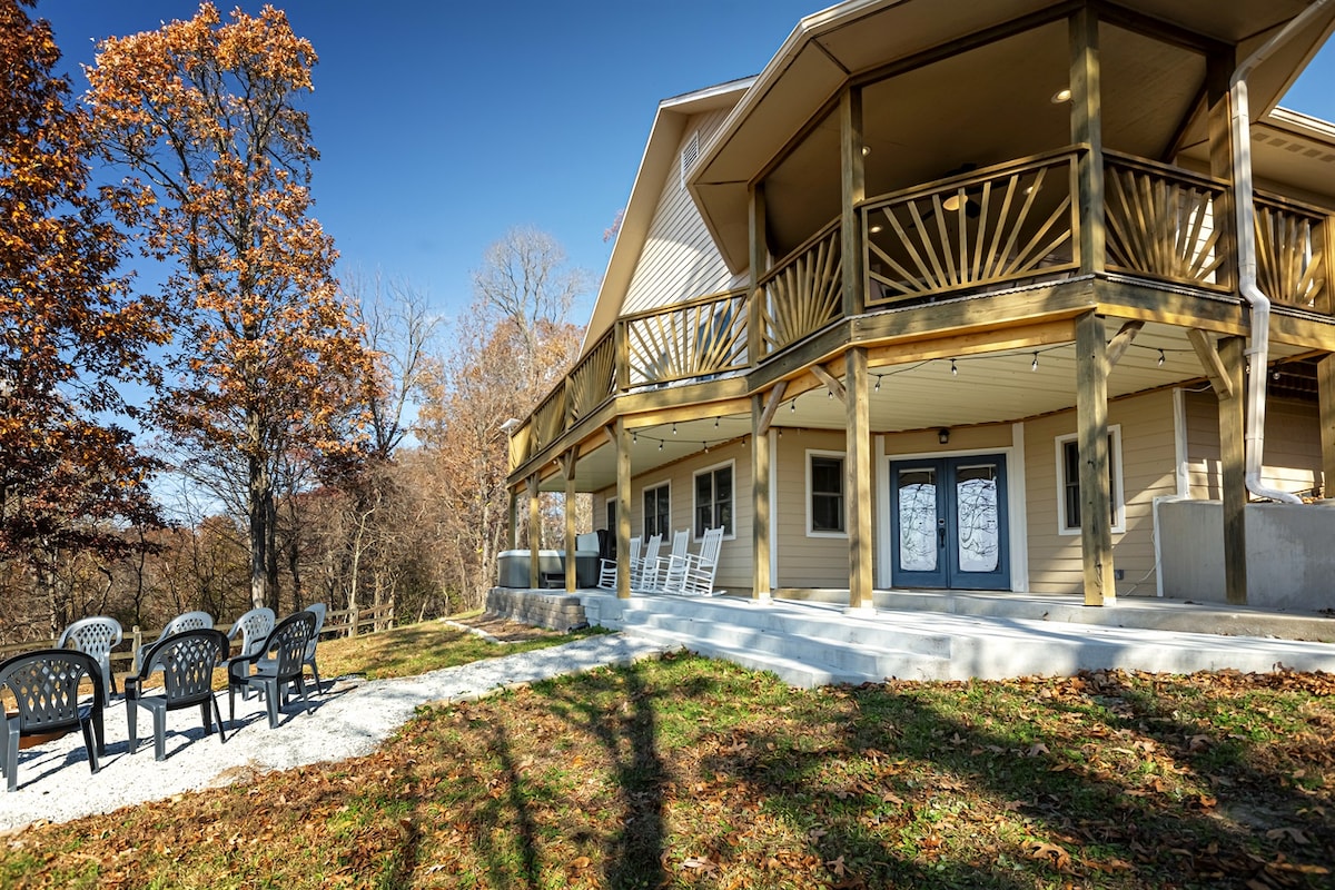 Hot Tub Overlooking Sunset Ridge | Sleeps 6