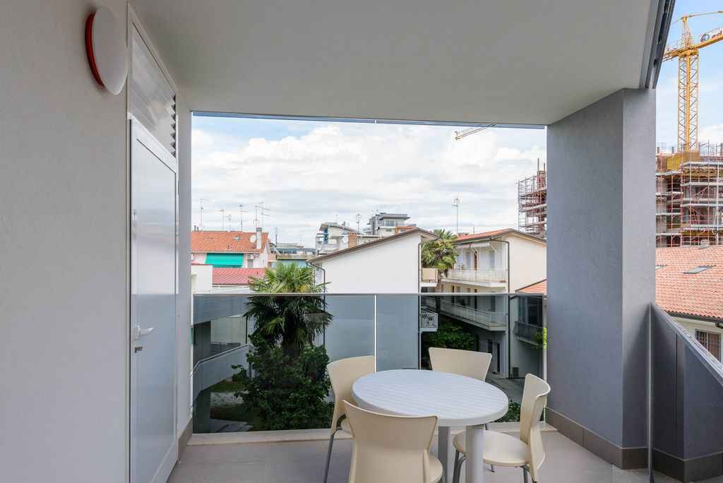 Holiday apartment with balcony and air conditionin