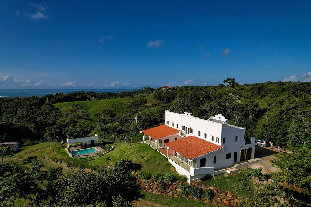 Stella Maris, Minutes From Venao