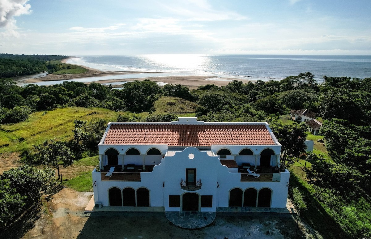 Stella Maris, Minutes From Venao