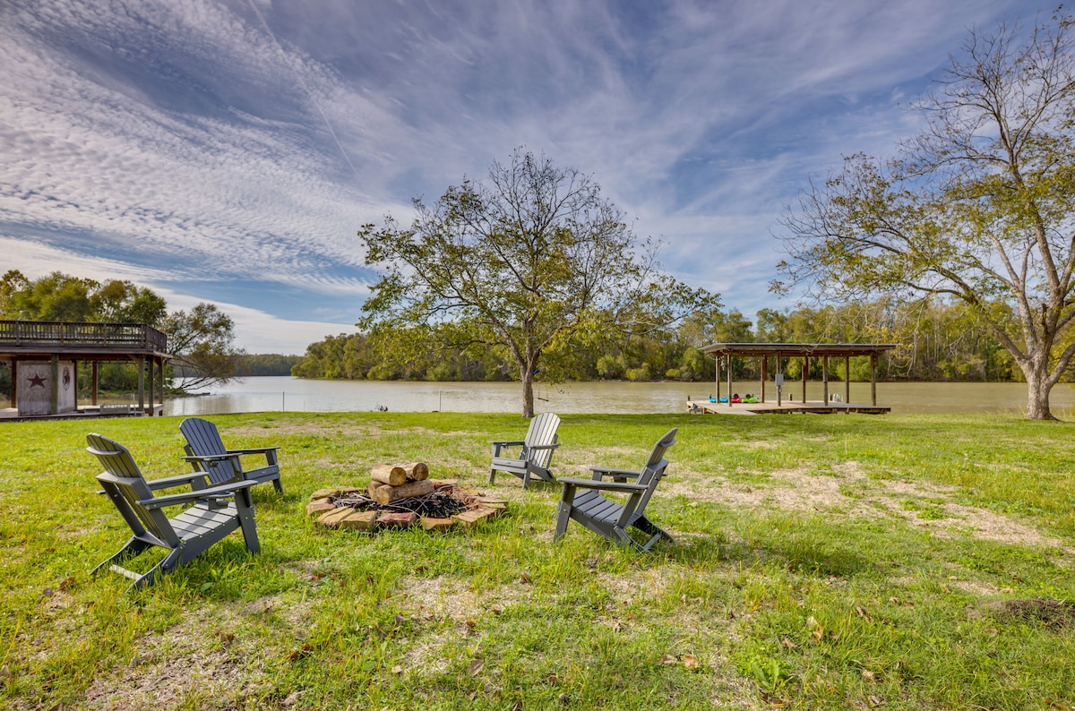 Huntsville Home w/ Boat Dock on Trinity River!