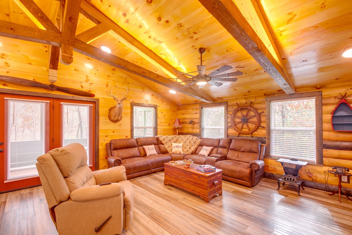 Pet-Friendly Chattanooga Cabin w/ Hot Tub & Kayaks