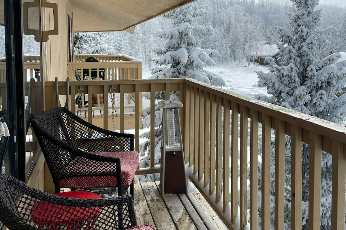 1BR ski condo - views, workstation & kid's retreat