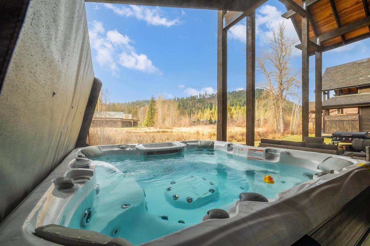 Luxury retreat at the Idaho Club with Hot Tub