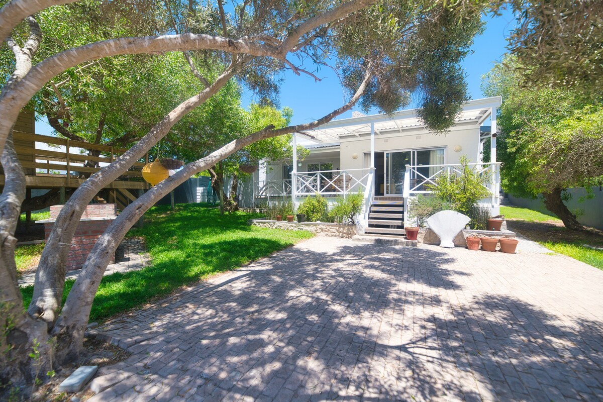 House next door in Arniston