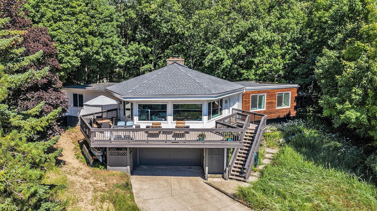 Awesome home in luxurious Lake Michigan