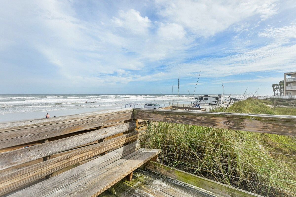 New Smyrna Beach Hideaway < 1 Mi to Beach!