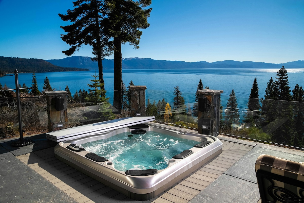 5BR lake villa with  hot tub & firepit