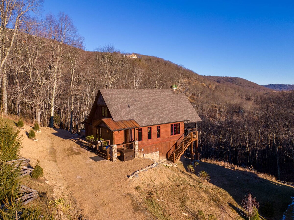 The Lookout at Eagles Nest: Views, hot tub, pets