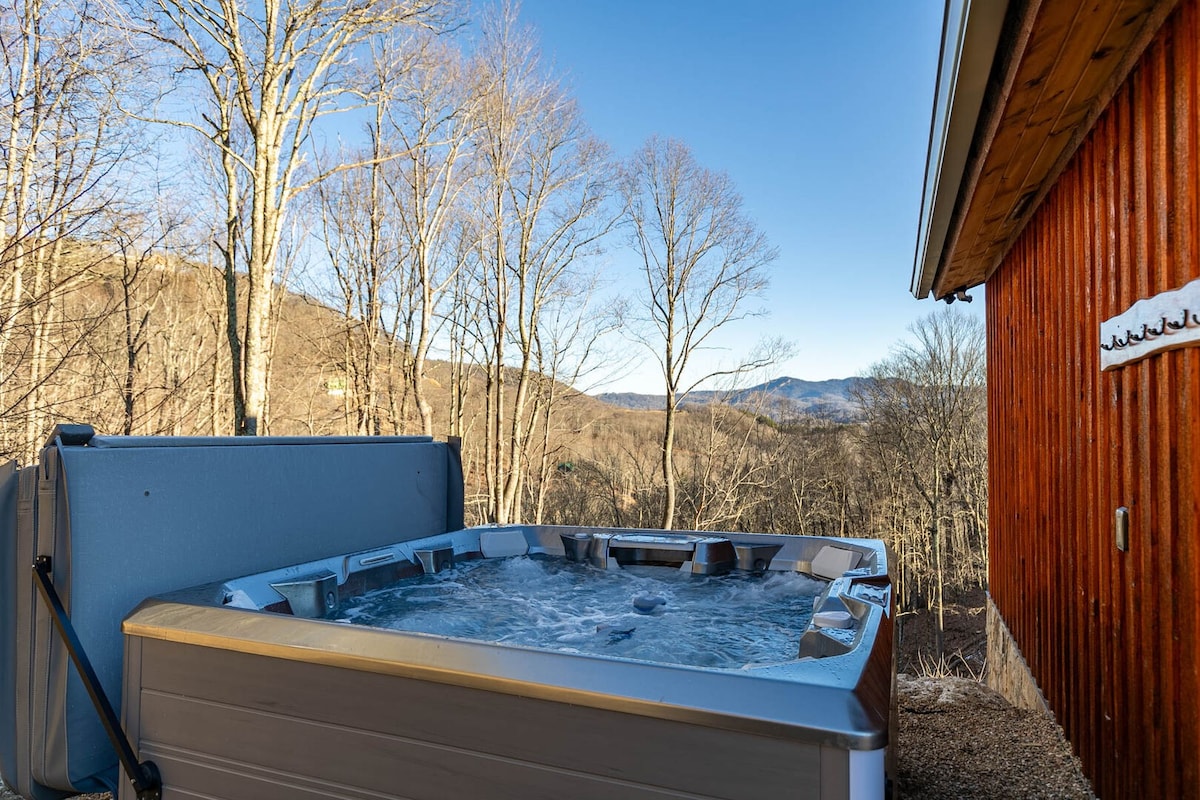 The Lookout at Eagles Nest: Views, hot tub, pets
