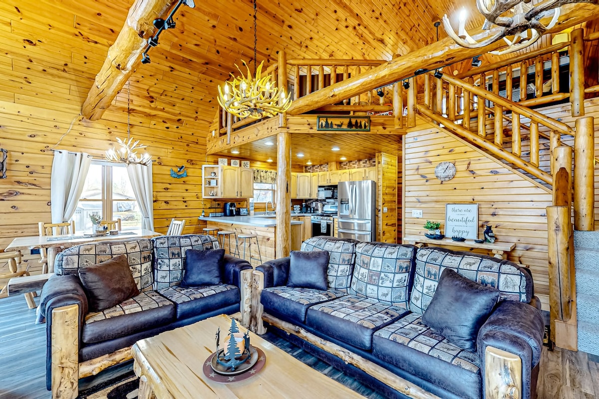 1BR cheery cabin with firepit, deck, & great views