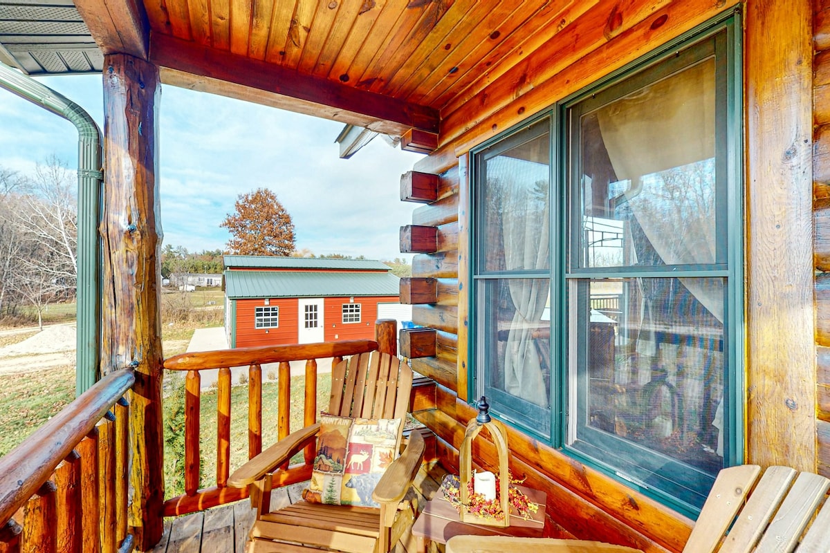 1BR cheery cabin with firepit, deck, & great views