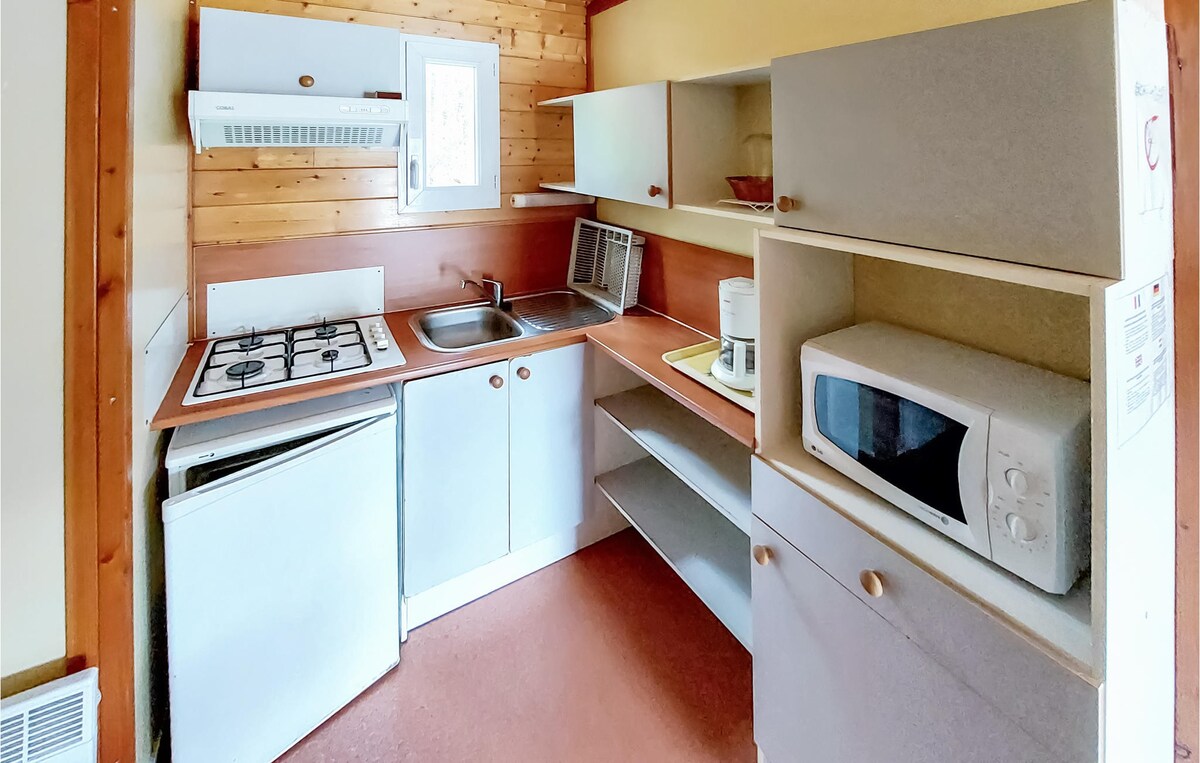 Amazing (sta)caravan in chef-boutonne with Wi-Fi