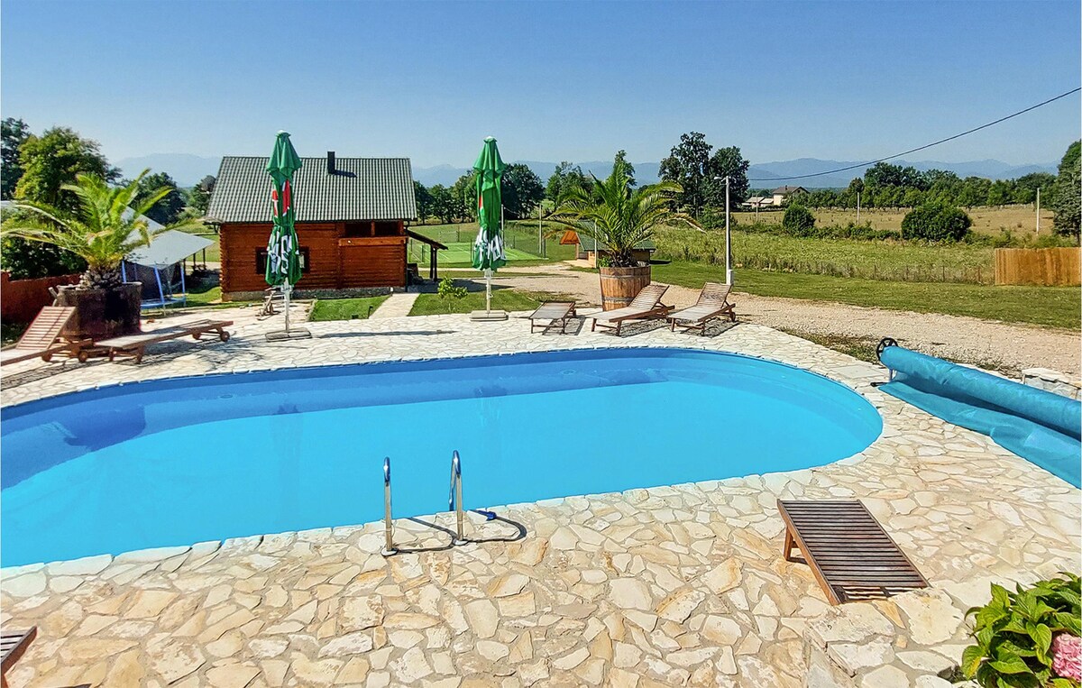 Amazing home in Musaluk with outdoor swimming pool