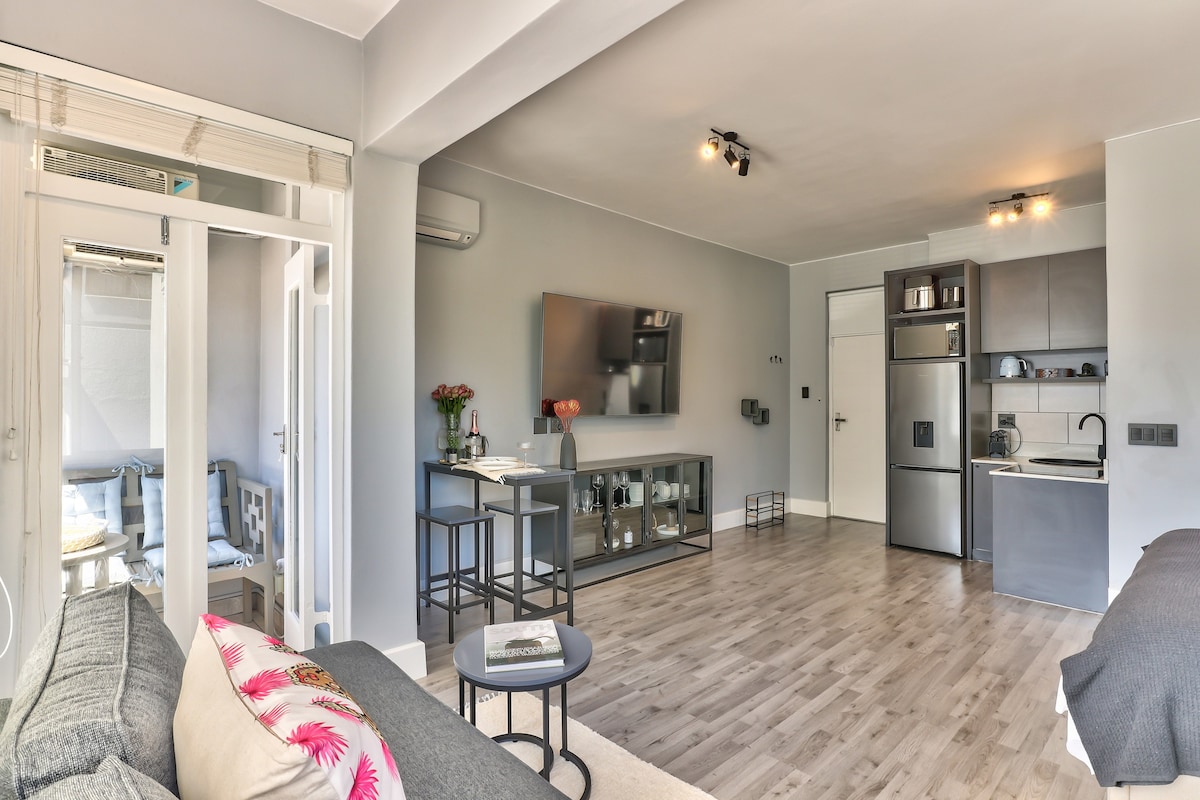 Stylish Studio in the Heart of Sea Point