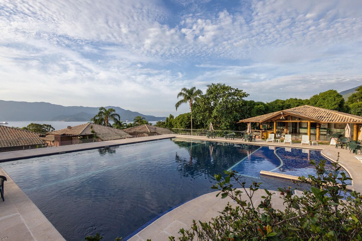 House in condominium with leisure in Ilhabela