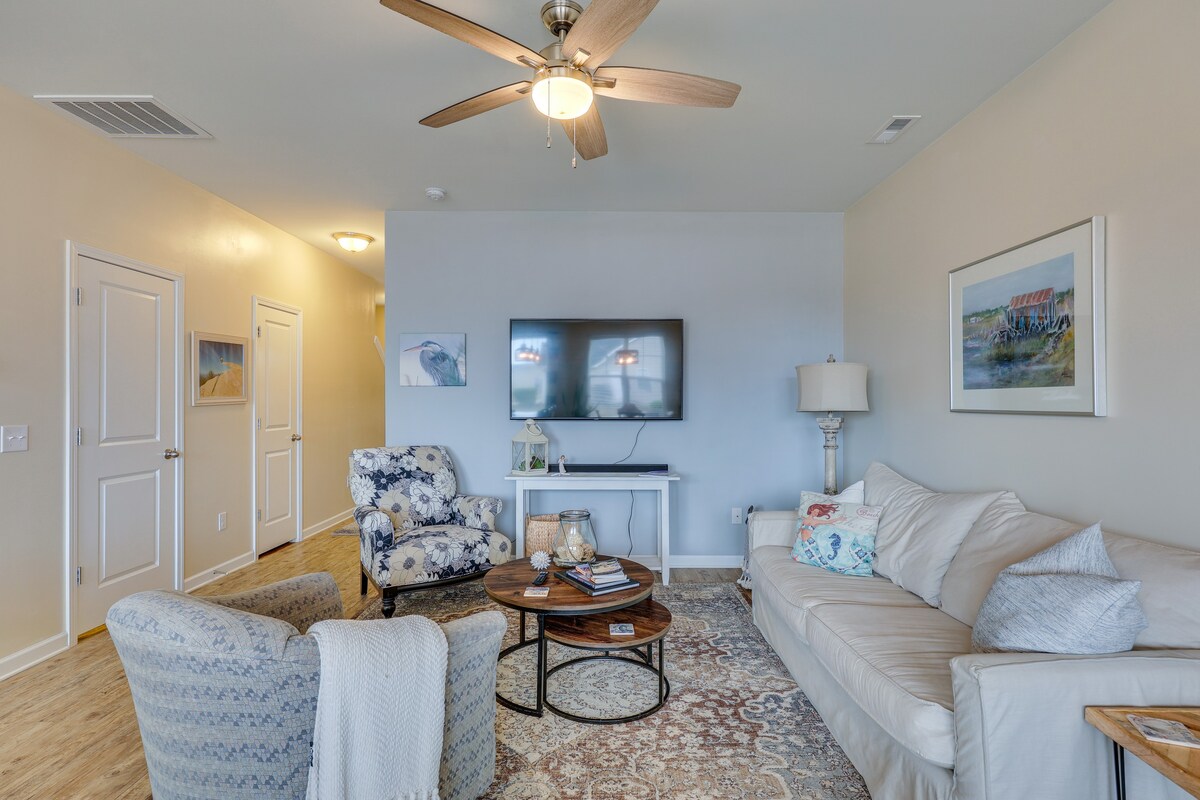 ‘Sweet Dreamin’ Townhome ~ 7 Mi to Beach!