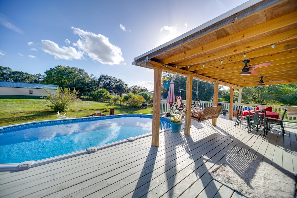 Moore Haven Getaway w/ Deck & Private Pool