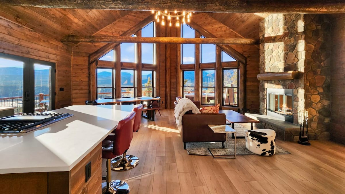 3BR+Loft Modern Mountain Retreat w/Hot Tub