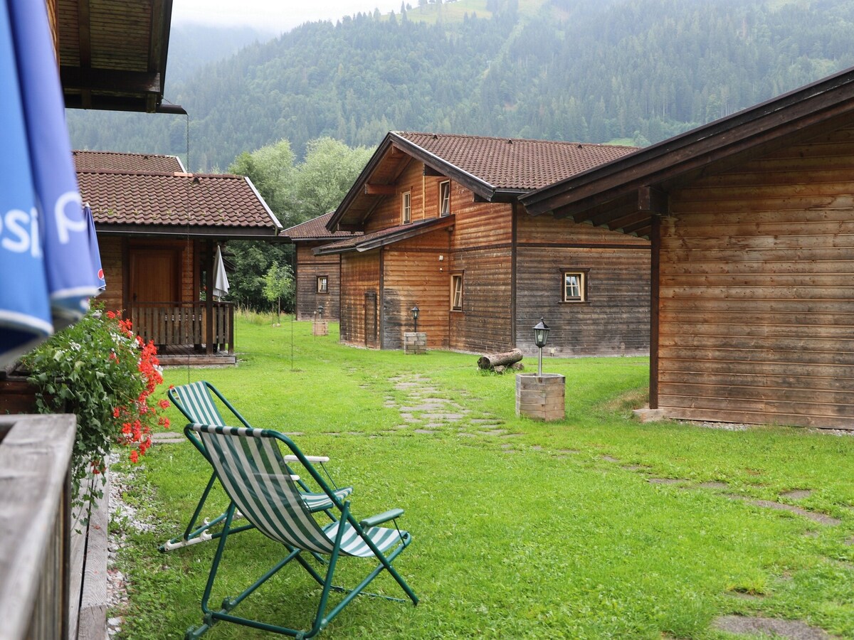 Two semi-detached chalets for travelling groups