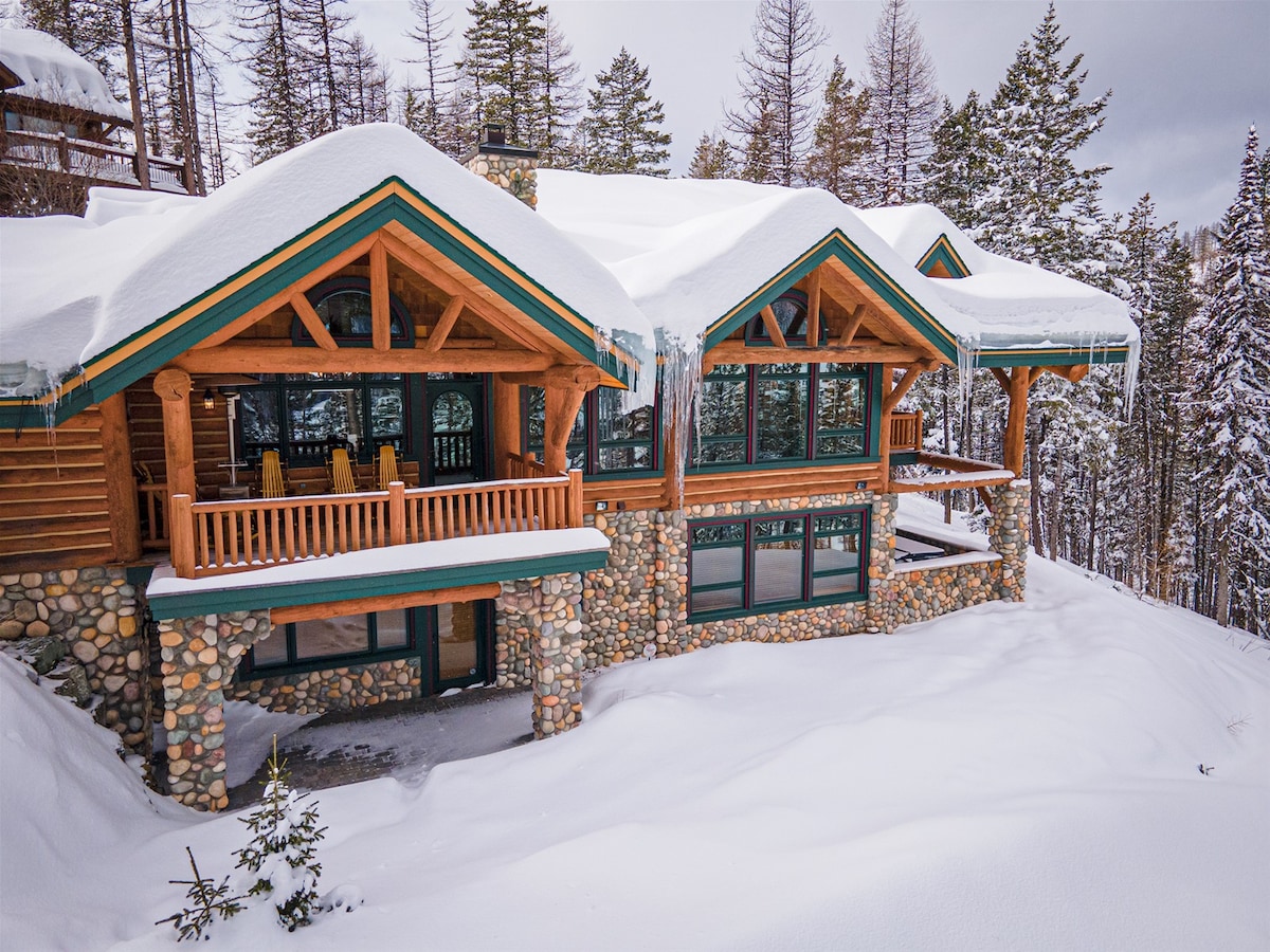 在蒙大拿州乡村风情的滑雪场滑雪小屋