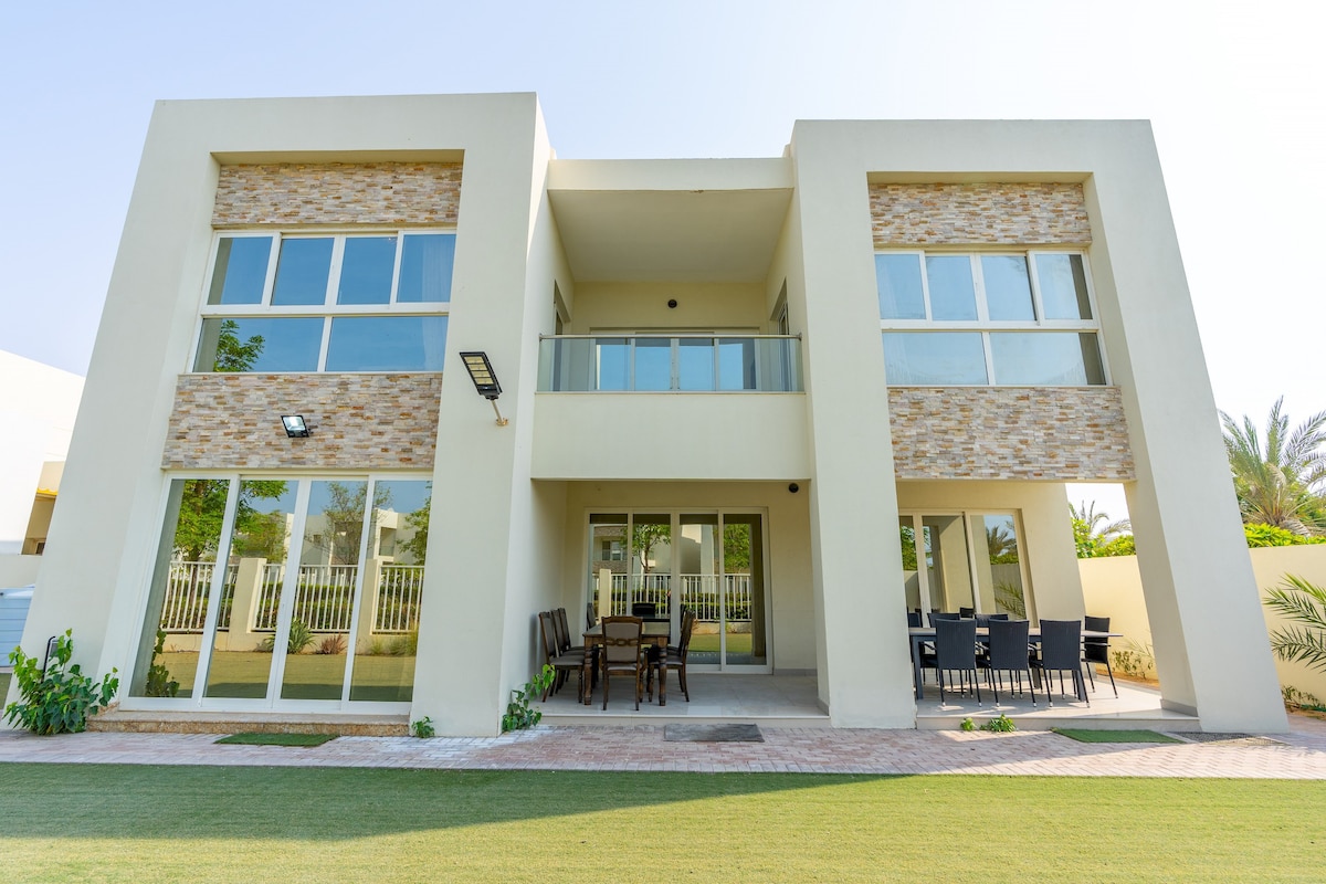 Ultimate Luxury Villa with Garden in Ras AlKhaimah