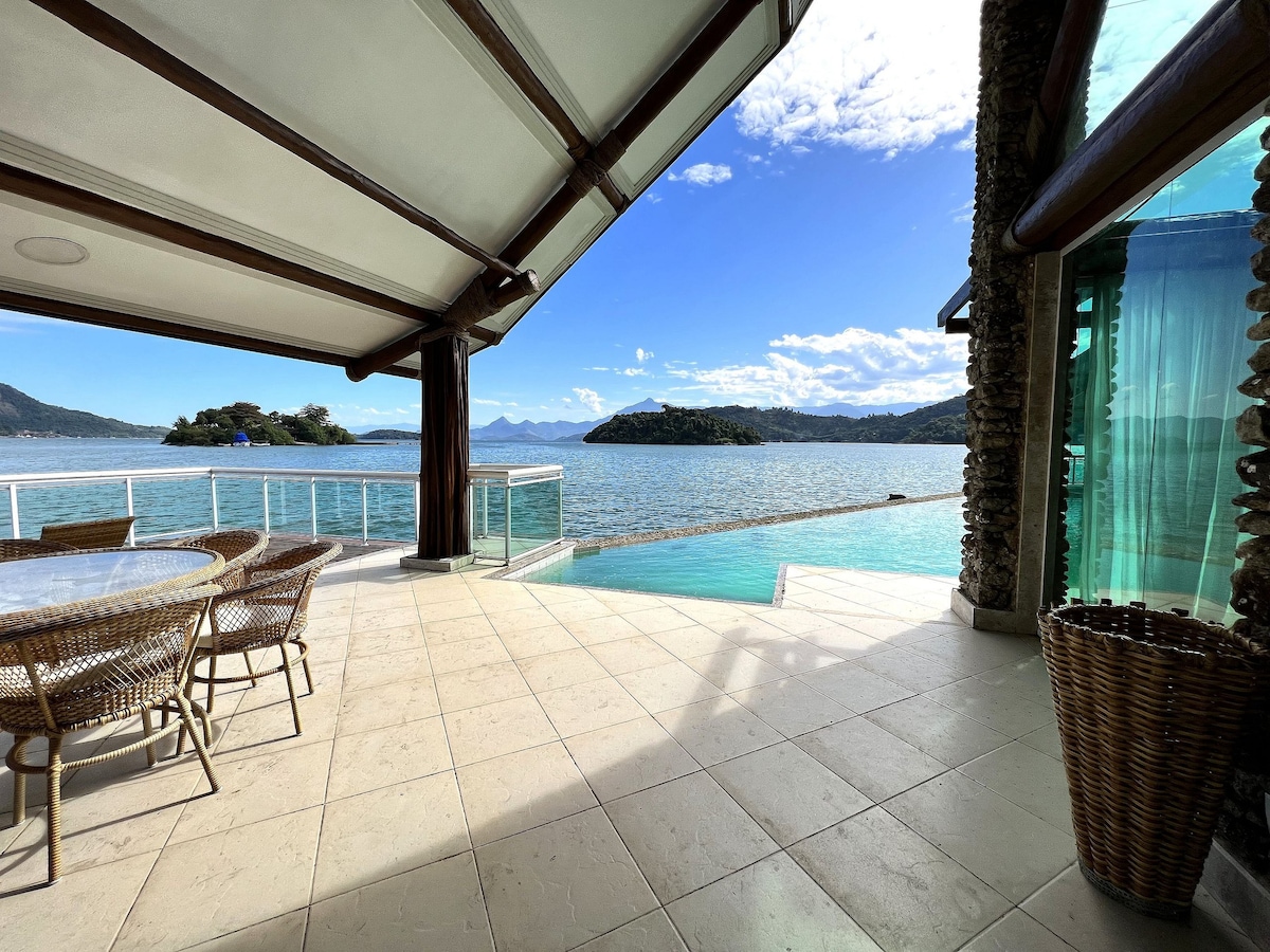 Private island with pool and beach in Angra