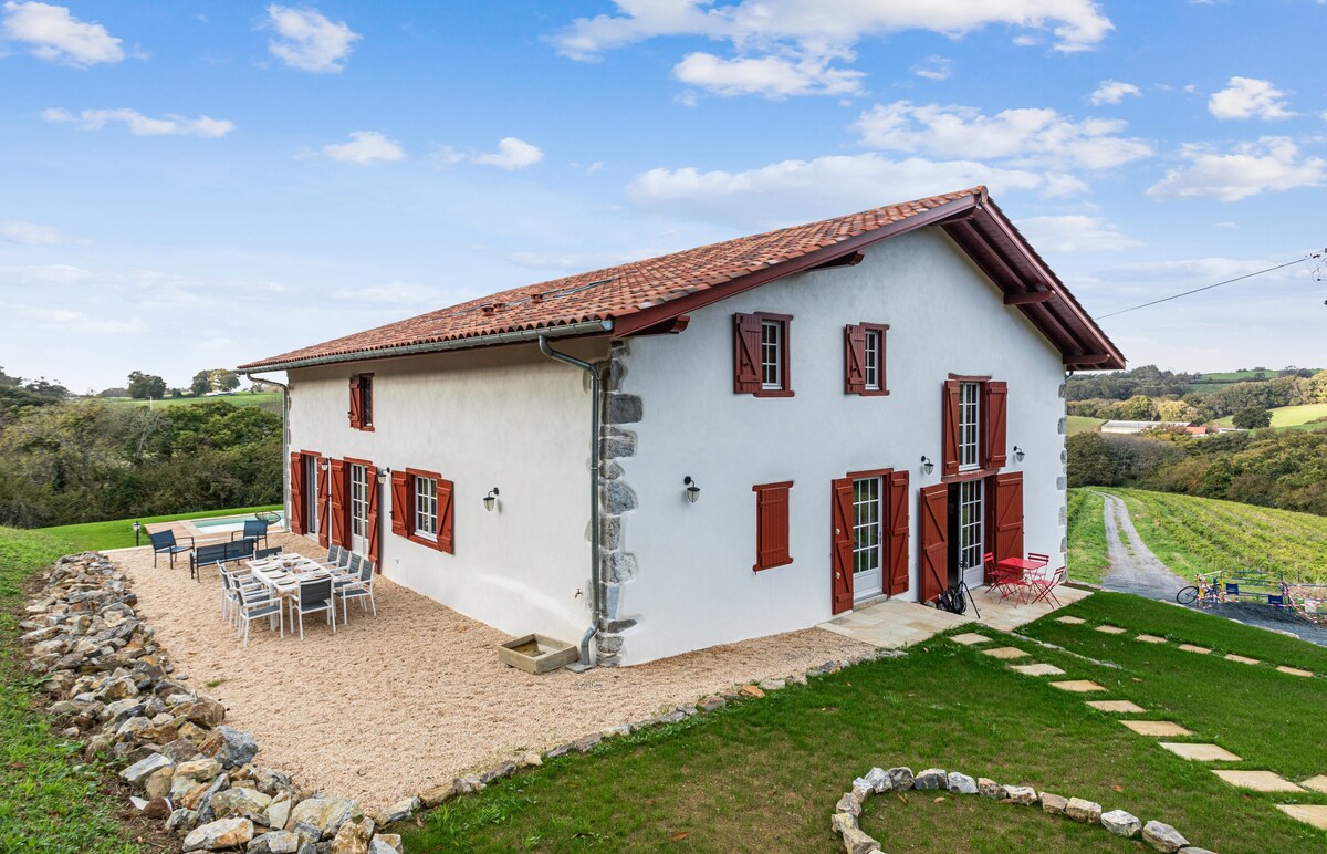 Renovated Basque farmhouse with pool - Welkeys