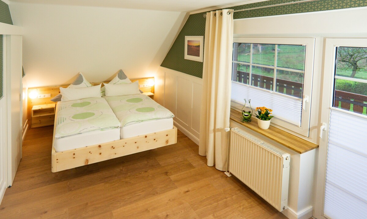 Doppelzimmer mit Balkon -Heidestube-