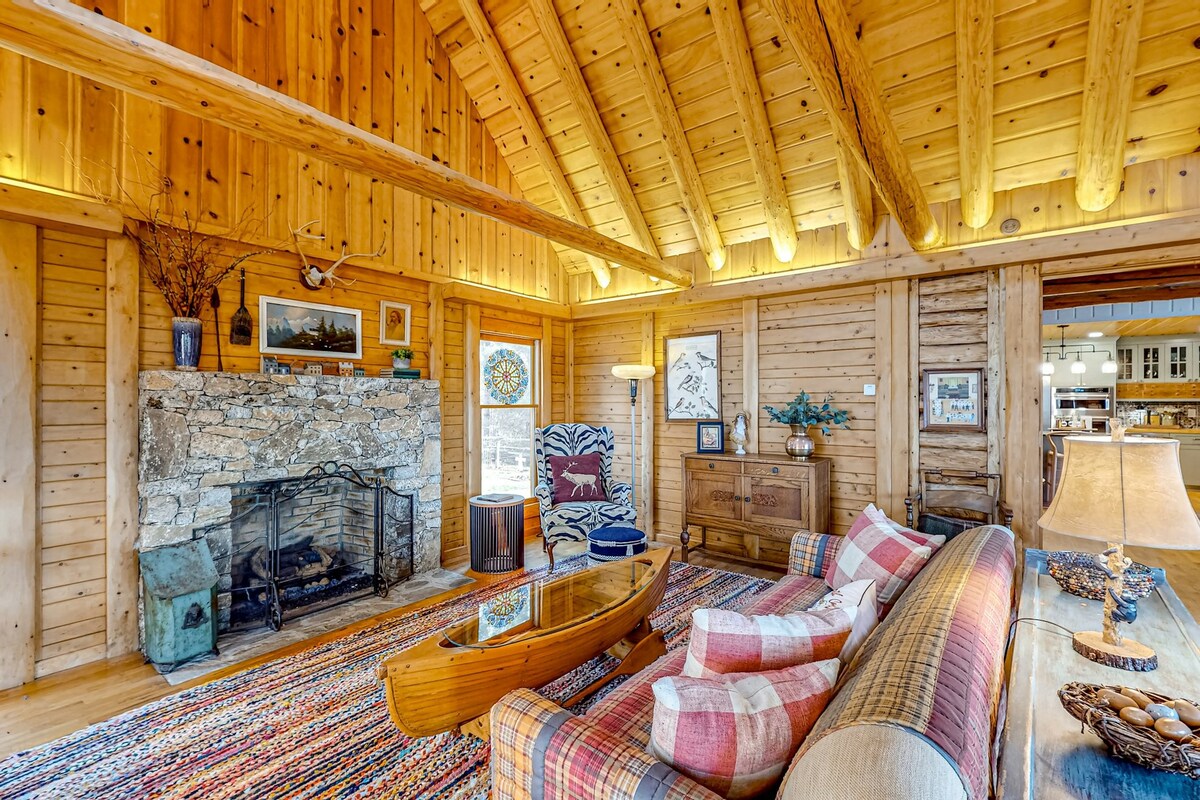 Dog-friendly cabin with mtn views & wood fireplace