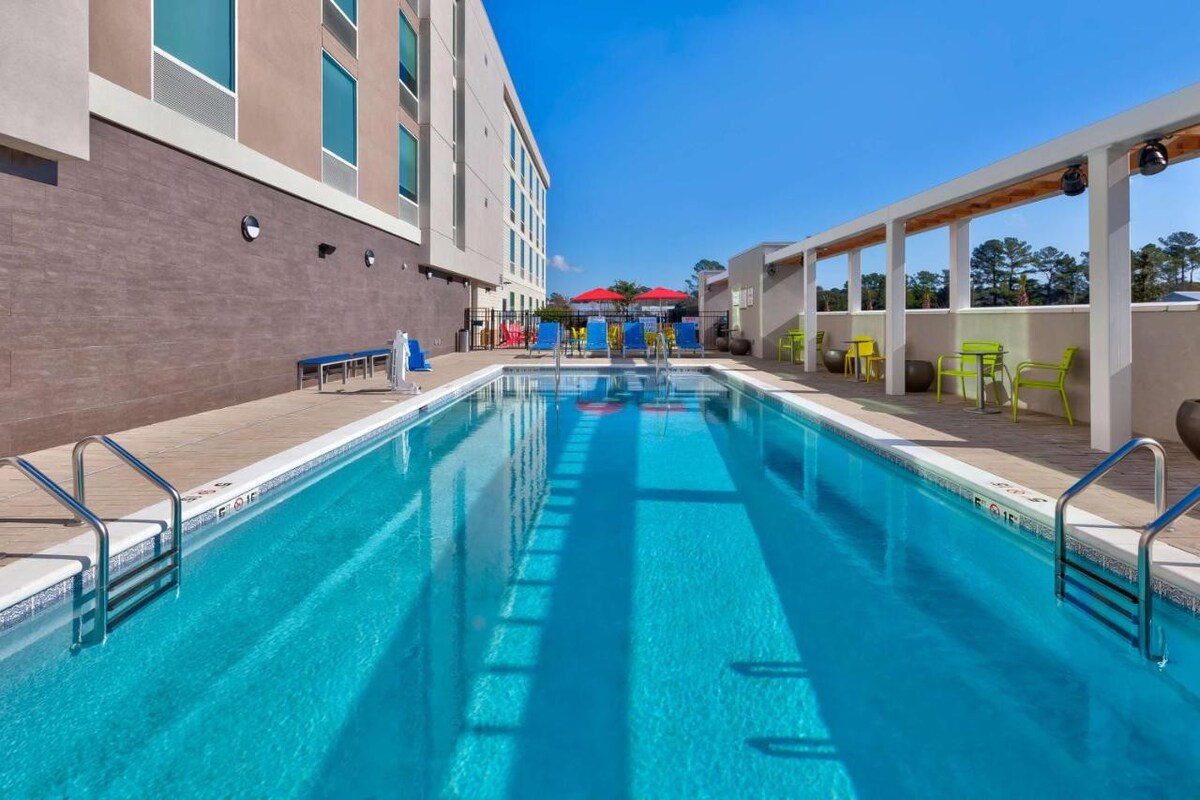 A Place You'll Surely Enjoy! Outdoor Pool, Parking
