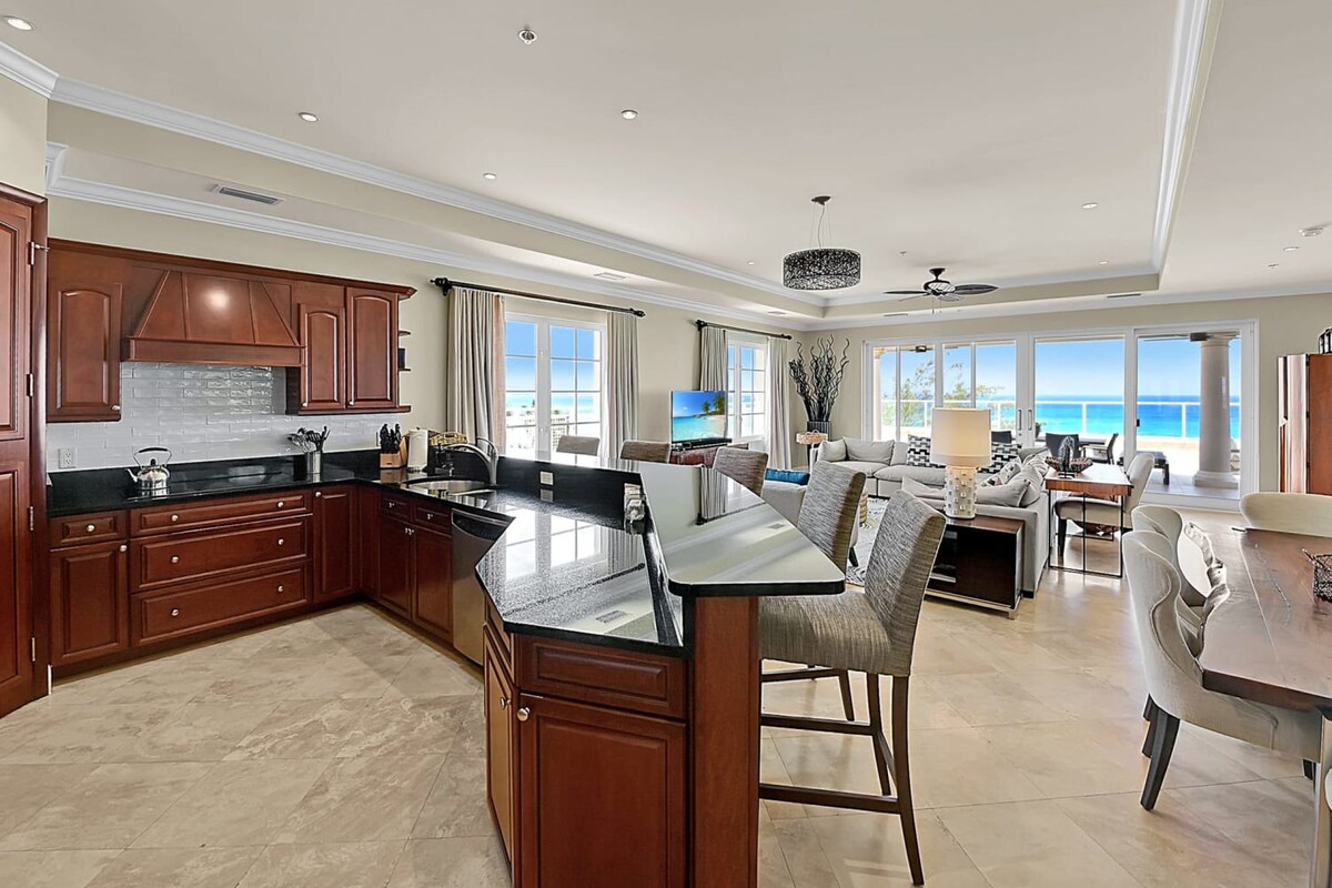 Luxury 4BR Penthouse Condo with 360 Oceanviews