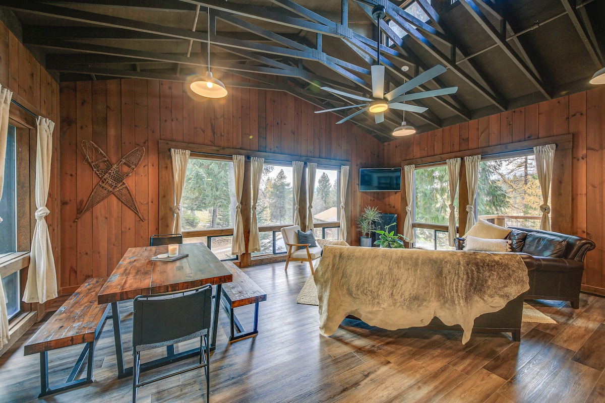 Bonners Ferry Cabin w/ Wraparound Deck & Views!