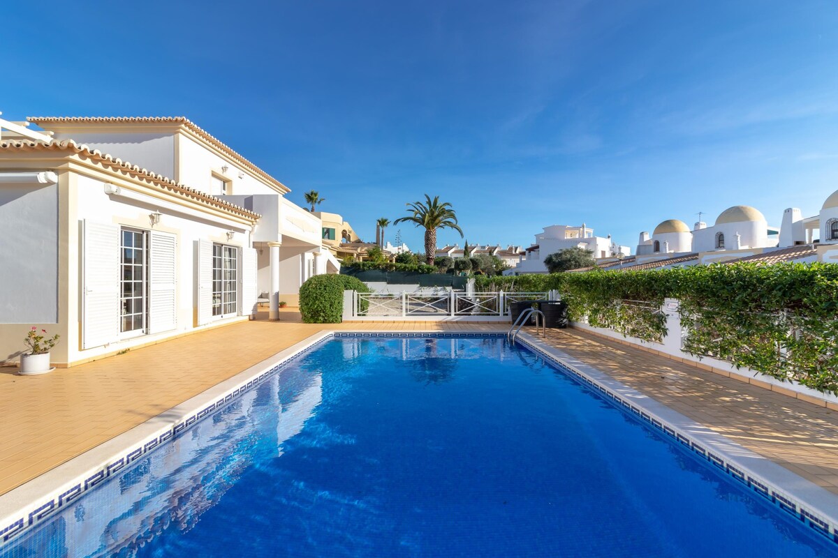 Casa Anton - Heated pool, sea views and only 1.5km