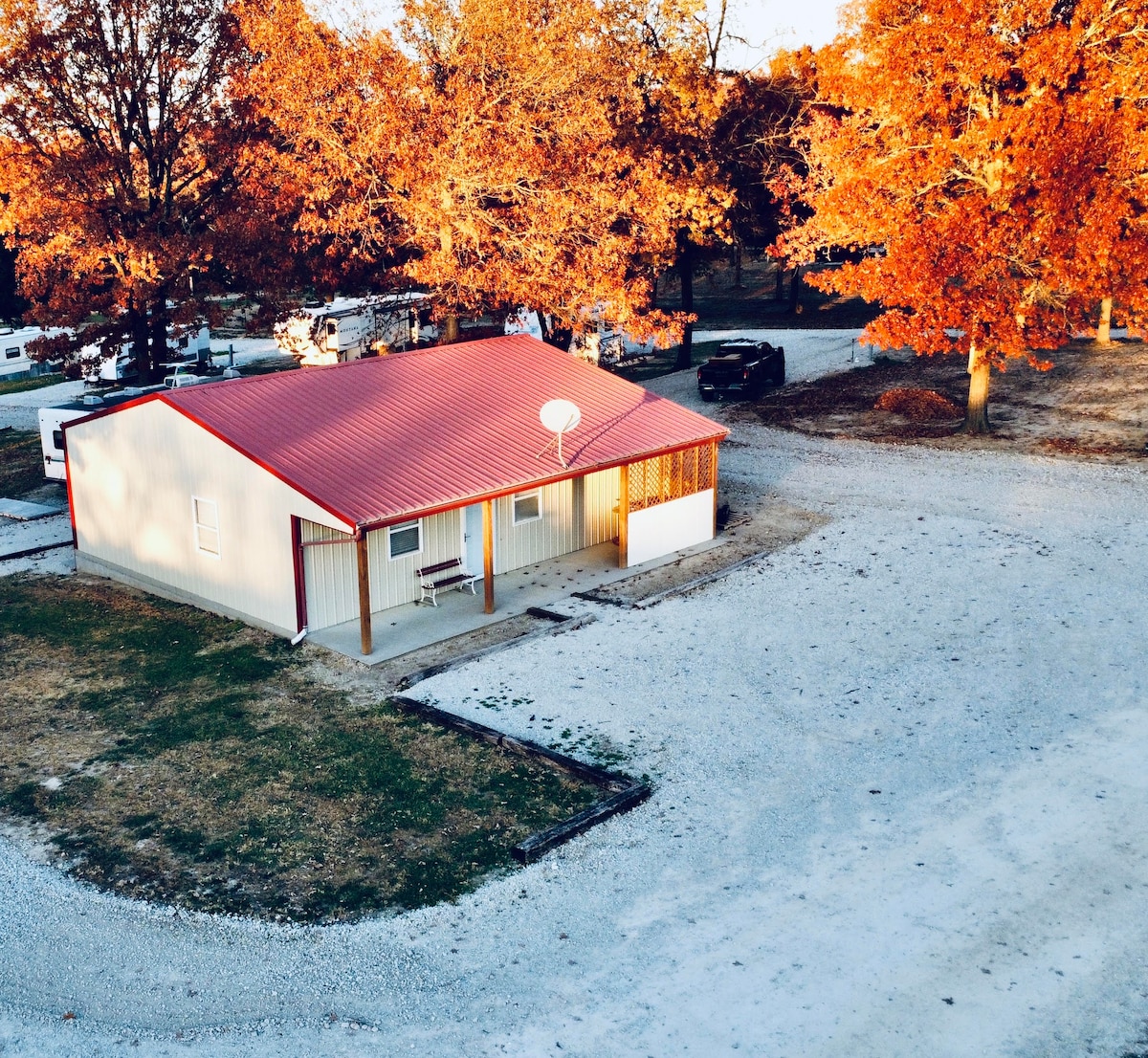 Cozy Cabin - Centrally Located