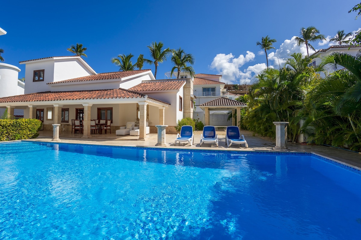 Beachfront Villa in Punta Cana: Private Pool, Maid